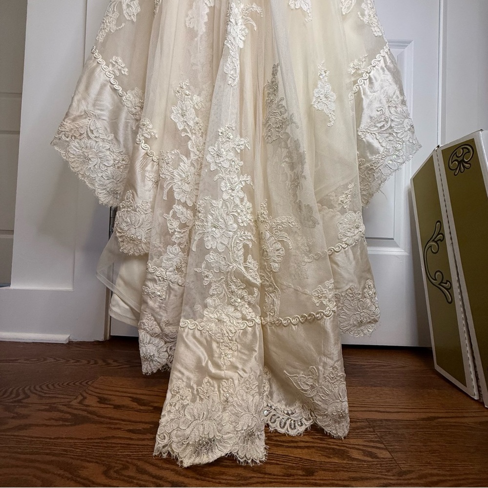 Christos Vintage Couture Wedding Dress Long Sleeve A-Line Silhouette - Picture 8 of 16